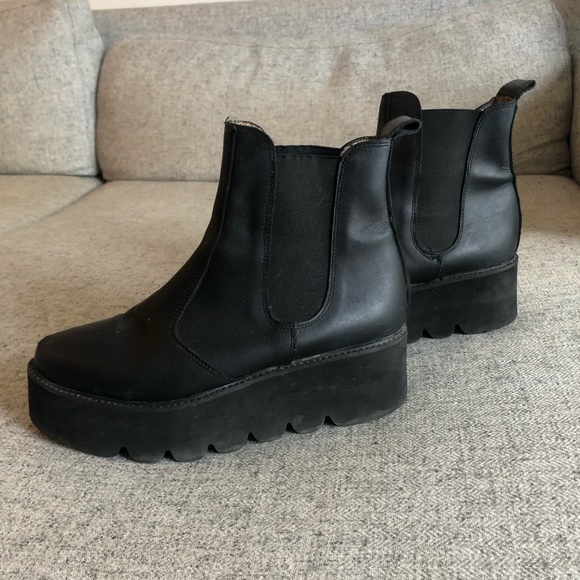 Intervalle platform botties in black leather